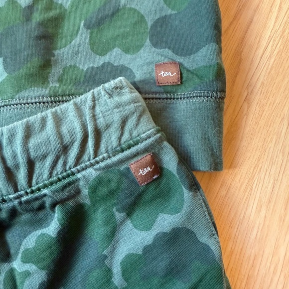 NWOT Tea Collection Baby Boy Two Piece Set- Camo Hoodie with Matching Shorts - Picture 3 of 5